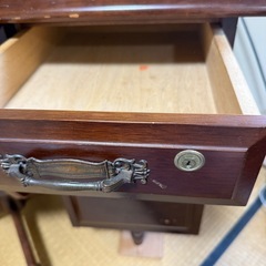 机と椅子の画像