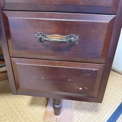 机と椅子の画像