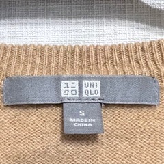UNIQLO カシミヤ100%　Vネック　ニットの画像
