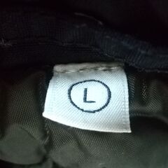 ユニクロ UNIQLO 中綿 ステンカラーコート ドットボタン留め 無地 内ポケット×1 手首にベルクロ 長袖 ナイロン100%の画像