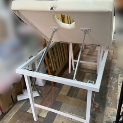 折りたたみエステベッド　施術ベッド　折りたたみ式の画像