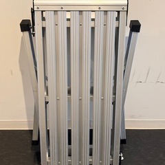 アルミ洗車台、折り畳みアルミ脚立の画像