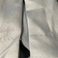 薄いブルー カジュアルパンツ 少し裾にスリットありの画像