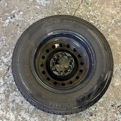 ハイエース 195/80R15 107/105L タイヤ＋ホイール 1本の画像