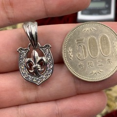 Pt900 馬蹄ホースシュー　百合トップ　10.9g ダイヤ 0.49ctの画像