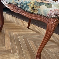 （お話し中）
アンティークチェアーの画像