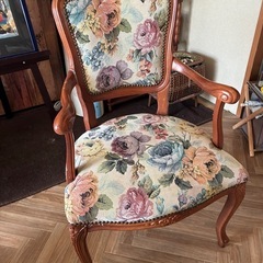 （お話し中）
アンティークチェアーの画像