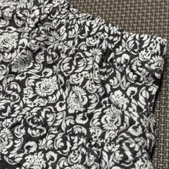 べべ☆ダマスク柄フリルキュロット秋冬☆グレーホワイトモノトーンの画像