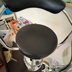 ハイチェア 黒と白 1月中旬までに引渡しOKな方の画像