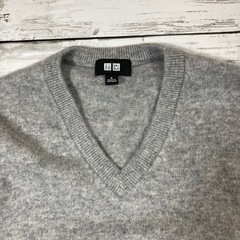  UNIQLOユニクロ　カシミヤ100%  Vネックセーター　レディース　サイズSの画像