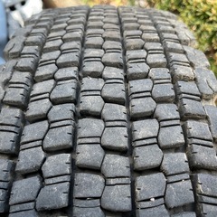 スタッドレスタイヤ4本225/80R17.5 123/121L ブリヂストンBS W900 日本製 国産 4トントラック LT 2023年製の画像