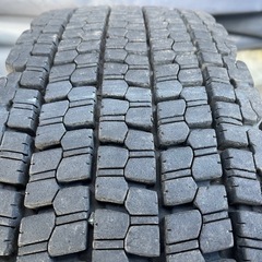 スタッドレスタイヤ6本225/80R17.5 123/121L ブリヂストンBS W900 日本製 国産 4トントラック LT 2023年製の画像