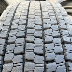 スタッドレスタイヤ6本225/80R17.5 123/121L ブリヂストンBS W900 日本製 国産 4トントラック LT 2023年製の画像