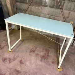 ガラストップ デスク／ワークデスク（白フレーム・強化ガラス）の画像