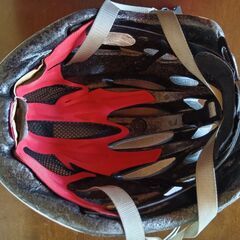 【中古・無料】女性用自転車用ヘルメット（使用感あり）の画像
