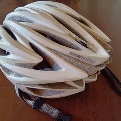 【中古・無料】男性用自転車用ヘルメット（使用感あり）の画像