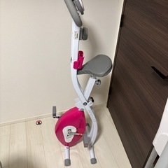 エアロバイク・ダンベル・腹筋ベンチの画像