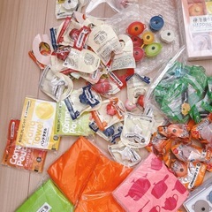 LE CREUSETのマグネット、 様々な景品、多数のアイテム、の画像