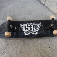 スケボーとヘルメットのセット　キッズ用です。の画像