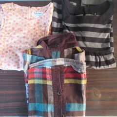 服　３枚　ズボン４本　手袋など　女の子用　１００サイズ～の画像