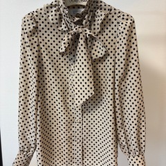 【タグ付き未使用】デシンドットフリルボウタイブラウスの画像