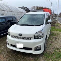 【車検あり】H23/70ヴォクシー/4WD/煌/プッシュスタート/両側パワスラ/スタッドレスの画像