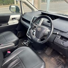 【車検あり】H23/70ヴォクシー/4WD/煌/プッシュスタート/両側パワスラ/スタッドレスの画像