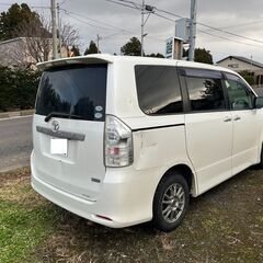 【車検あり】H23/70ヴォクシー/4WD/煌/プッシュスタート/両側パワスラ/スタッドレスの画像