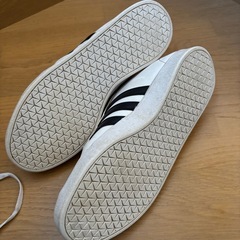 adidasスニーカーの画像