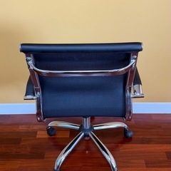 オフィスチェアーの画像