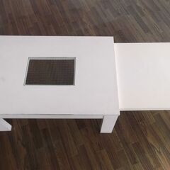 補助テーブル付き木製テーブルの画像