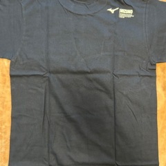製品タグ付き未使用品ミズノMizunoメンズ半袖Tシャツ男性用紳士服M胸囲88-96センチ身長165-175センチ綿コットン100％ネイビーnavy紺色定価4,180円ロゴOSAKA肩幅約44.5センチ袖丈約19センチ身幅約49.5センチ着丈約64.5センチの画像