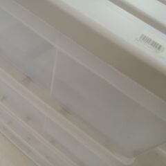 リユースのサカイ栃木店★ジモティ割あり★  4段プラケース アイボリー W59.5×D40×H80 クリーニング済み TC12026の画像