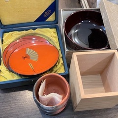 食器と湯呑みの画像