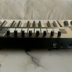 Novation Launchkey Mk3 61鍵　MIDIキーボードの画像
