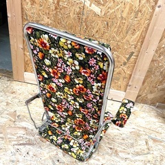 昭和レトロ　ノスタルジーな座椅子 花柄の雰囲気ある座椅子 DIY や古民家　レトロカフェなど　降り畳み可の画像