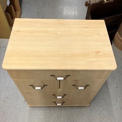 12/25まで店頭商品一部を除き半額クリスマスSALE!!開催中　サ2512-144 脚付きチェスト 4段 モンプリー 65HNA キズ汚れ有りの画像