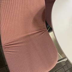 テーブルと椅子の画像