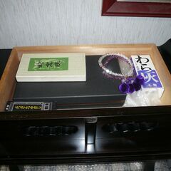お仏壇前の机等々の画像