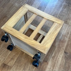 もらっていただきありがとうございました！訳あり＊木箱キャスター付きの画像