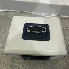 金庫 カギ付きの画像