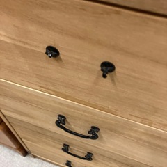 12/25まで店頭商品一部を除き半額クリスマスSALE!!開催中 　サ2512-145 桐無垢箪笥 三分割可 引き手金具欠損 キズ汚れ有りの画像