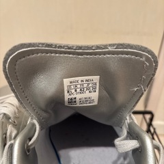 adidas STAN SMITHシルバー 銀レア
カラー スニーカー26.5cmの画像