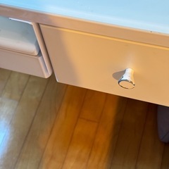 ガラスデスク LOWYAの画像