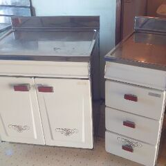 ホーローと金属製❗『🤔自宅キッチンの常設用に✨🎶』『🤔屋外の常設キャンプ場に😄』『😄画像の全ての価格✨』画像のシステムキッチン  ◆２個だけ  😆早いもの勝ちの画像