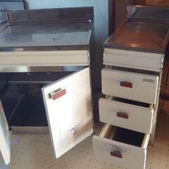 ホーローと金属製❗『🤔自宅キッチンの常設用に✨🎶』『🤔屋外の常設キャンプ場に😄』『😄画像の全ての価格✨』画像のシステムキッチン  ◆２個だけ  😆早いもの勝ちの画像