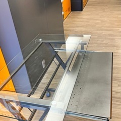 ガラスパソコン机の画像