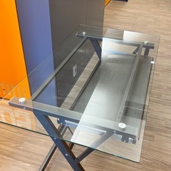 ガラスパソコン机の画像