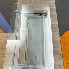 ガラスパソコン机の画像