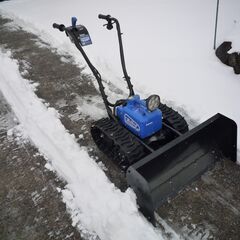 山形発”🔴除雪機🔴電動ササキ　オスーノ、女性にも楽々簡単操作、ユキオスより静音で近所にも安心の画像